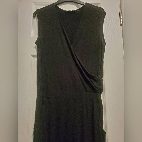 BLACK SLEEVESS JUMPSUIT WITH POCKETS - Picture 2 of 3